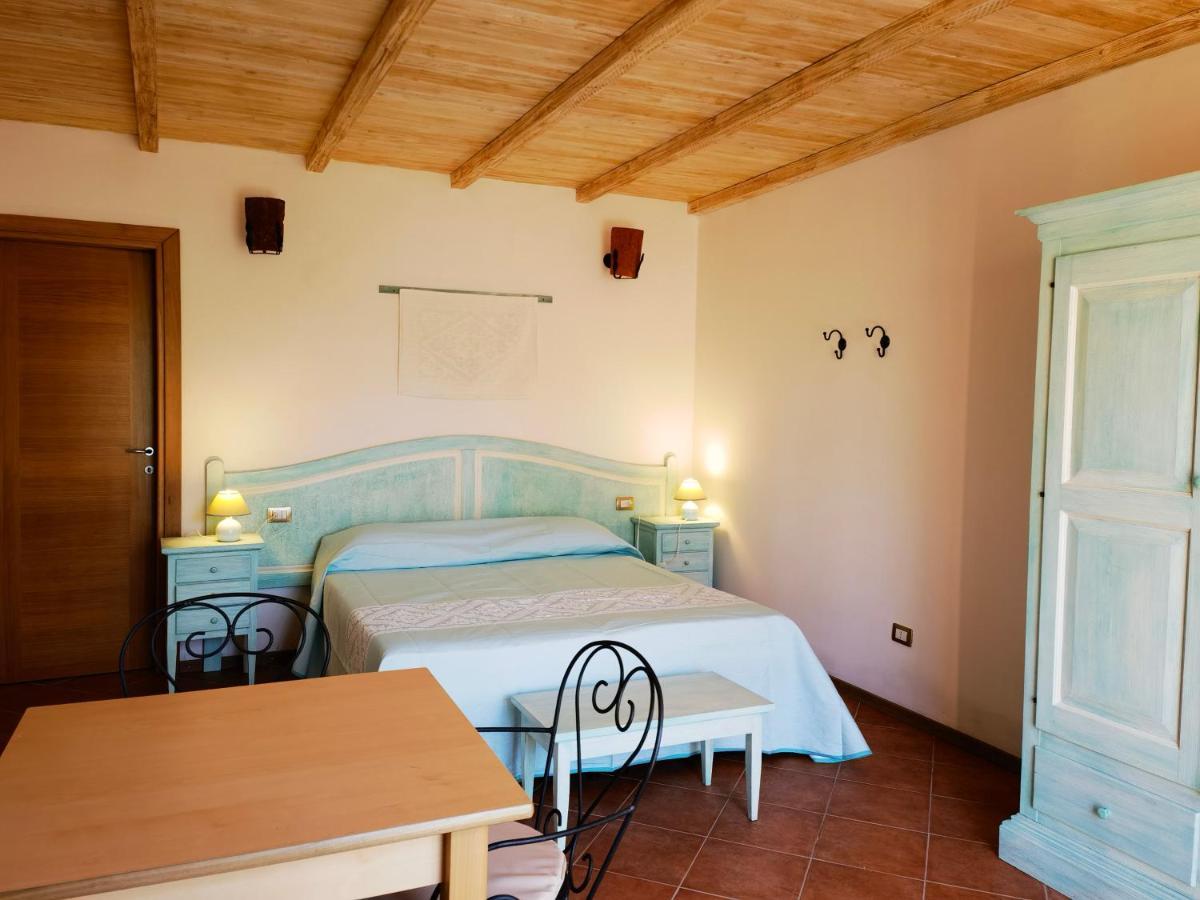 La Corte Degli Ulivi - Albergo Rurale Tresnuraghes Exterior photo